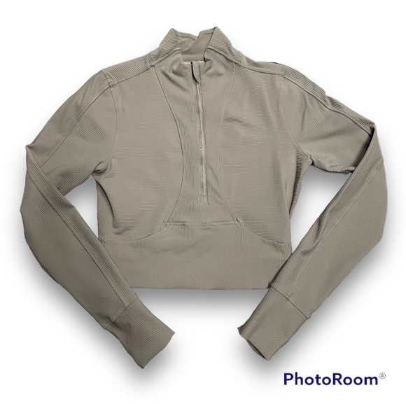 LIKE NEW - Cropped Athletic Long Sleeve Top S - Picture 1 of 2